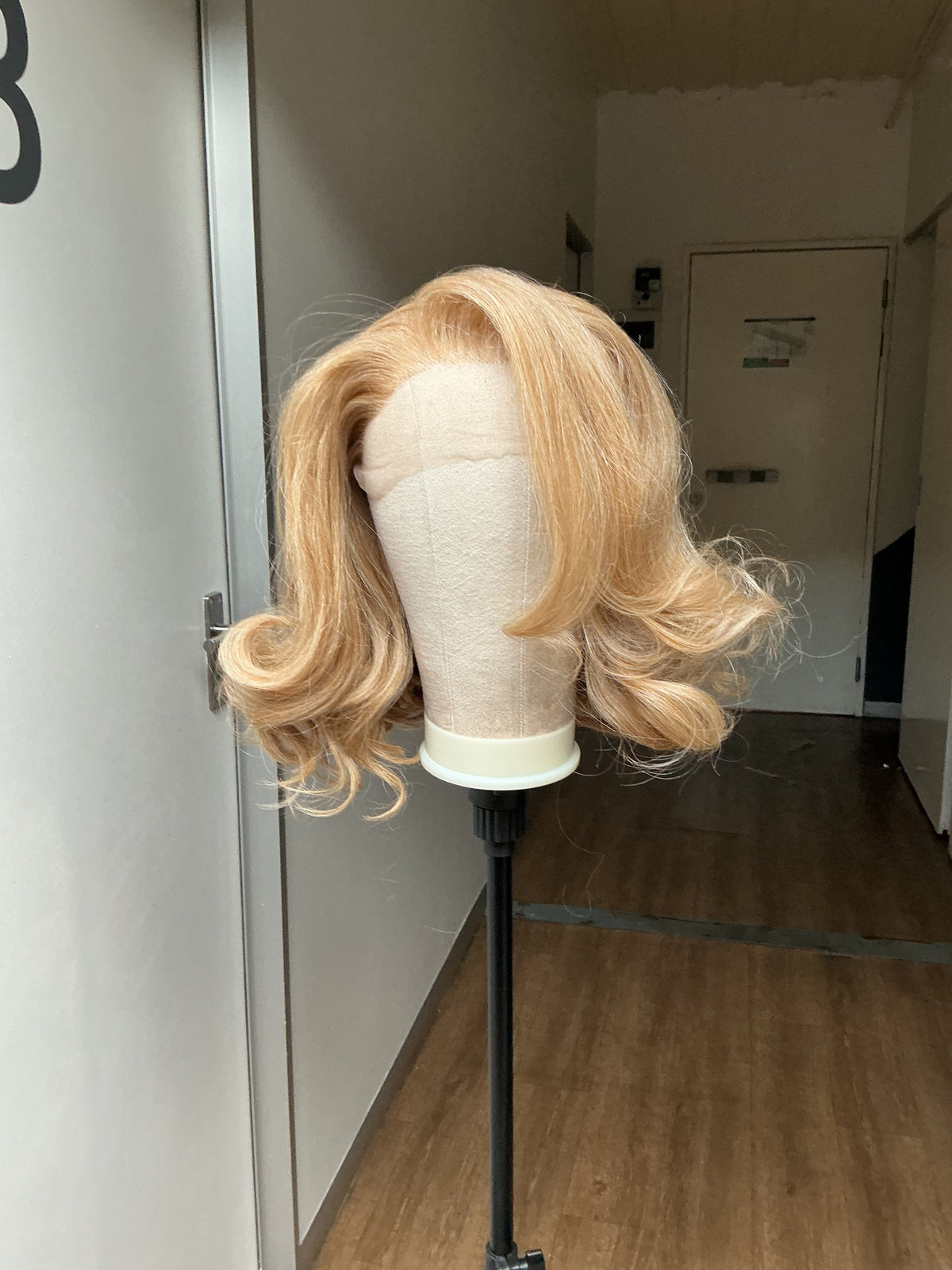 Ms Monroe 90s Hollywood bob