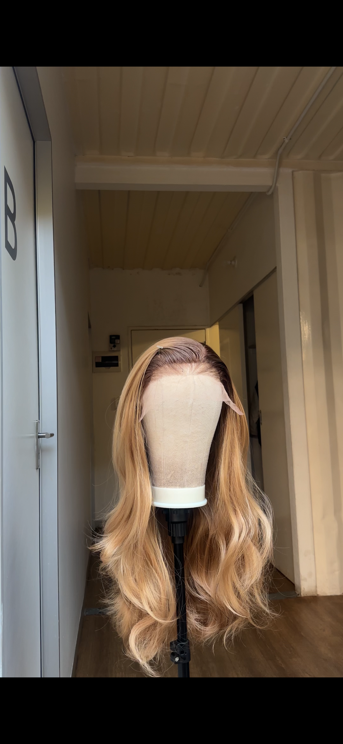 Glueless- ombré blonde loose curls