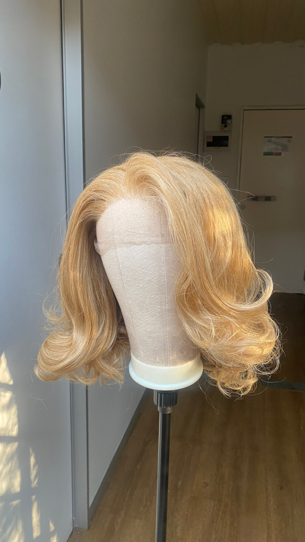 Ms Monroe 90s Hollywood bob