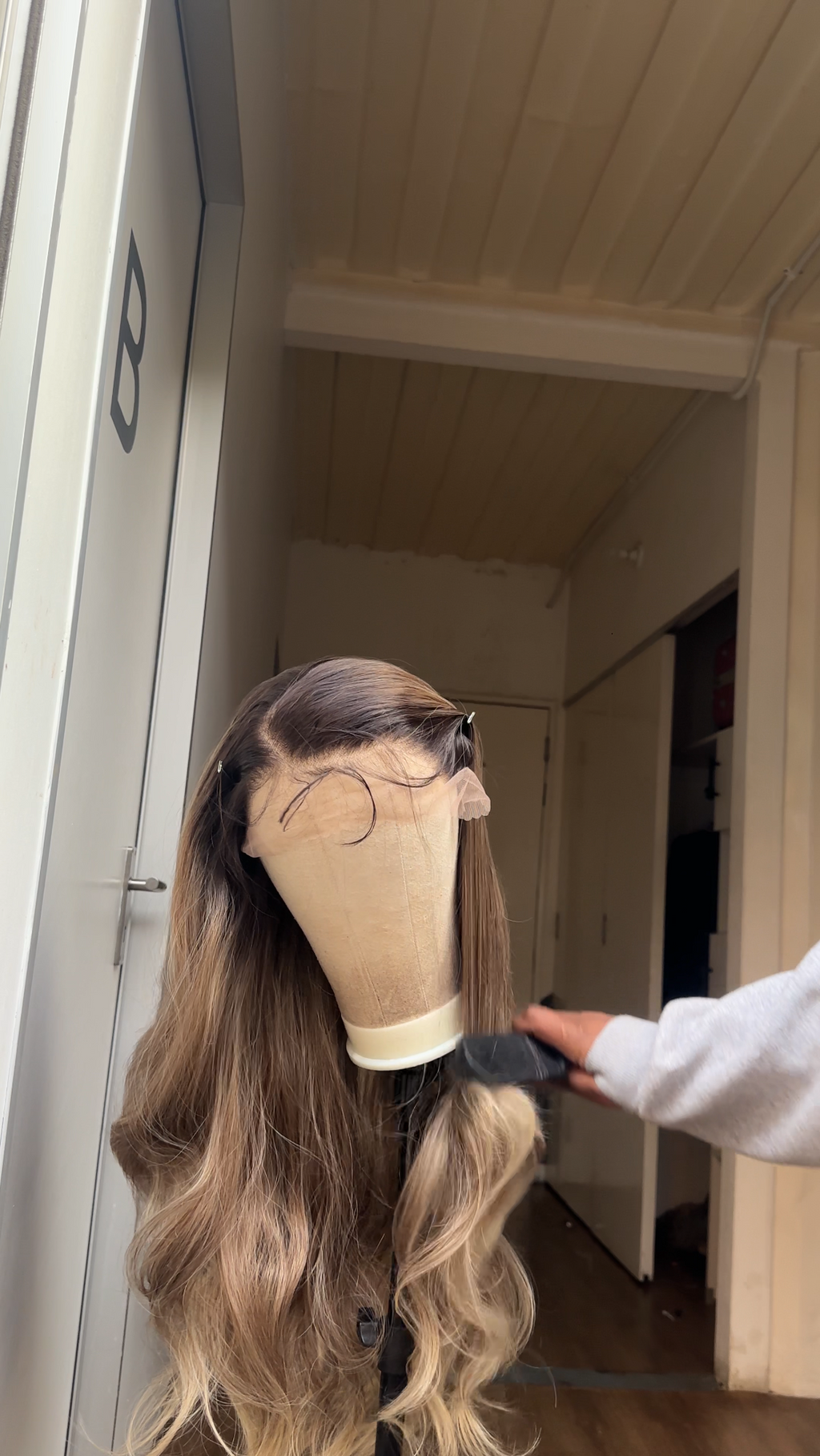 Ombré dirty blonde loose curls