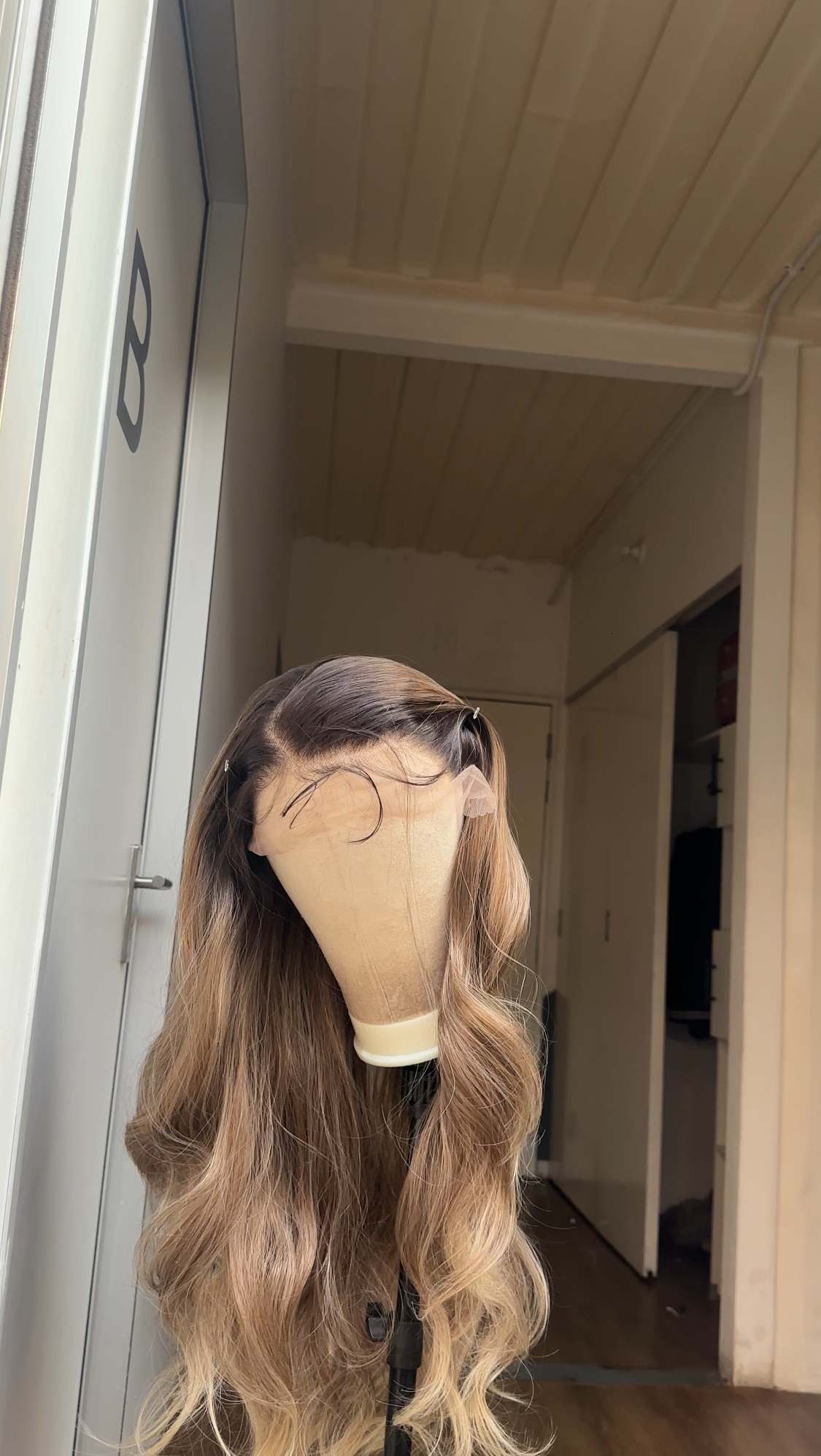 Ombré dirty blonde loose curls